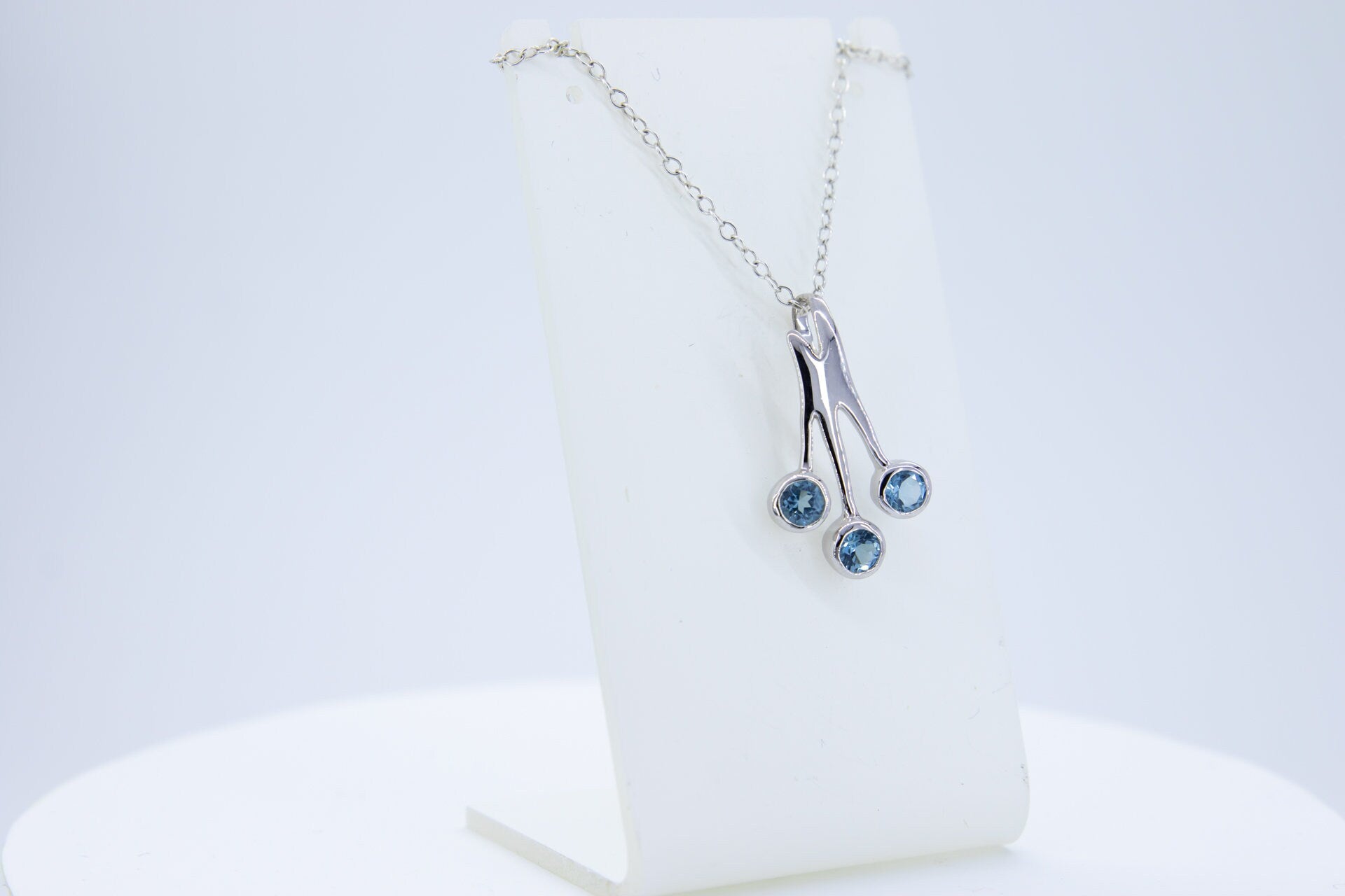 0,9 Carrat Blautopas Design Anhanger 925  Silber Collier Kette himmelblauer Topas