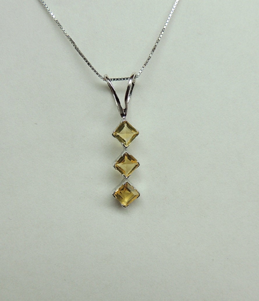Edler 0,75 Carat goldgelber Citrin Anhanger 925 Silber Collier Kette