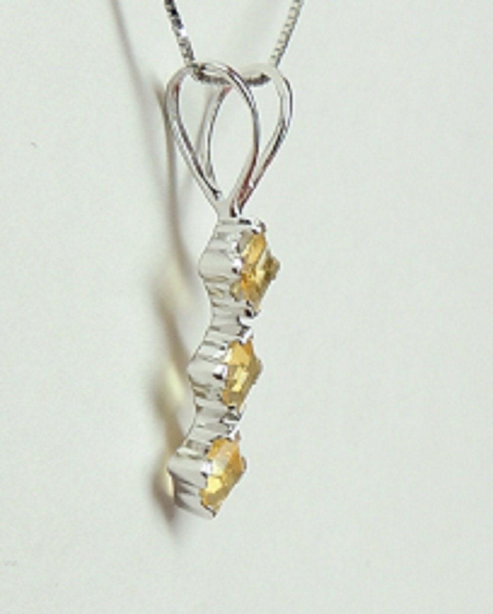 Edler 0,75 Carat goldgelber Citrin Anhanger 925 Silber Collier Kette