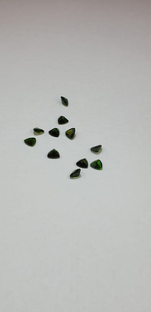 0,72  Carat Chromdiopsid aus Russland AAA Qualitat moosgraner Edelstein Diopsid