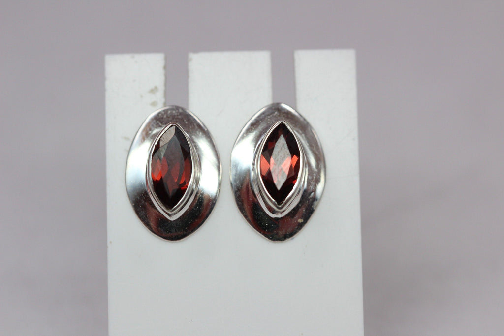 Edler 1,6 Carat Granat Ohrstecker 925 Silber blutroter Edelstein Top Edel