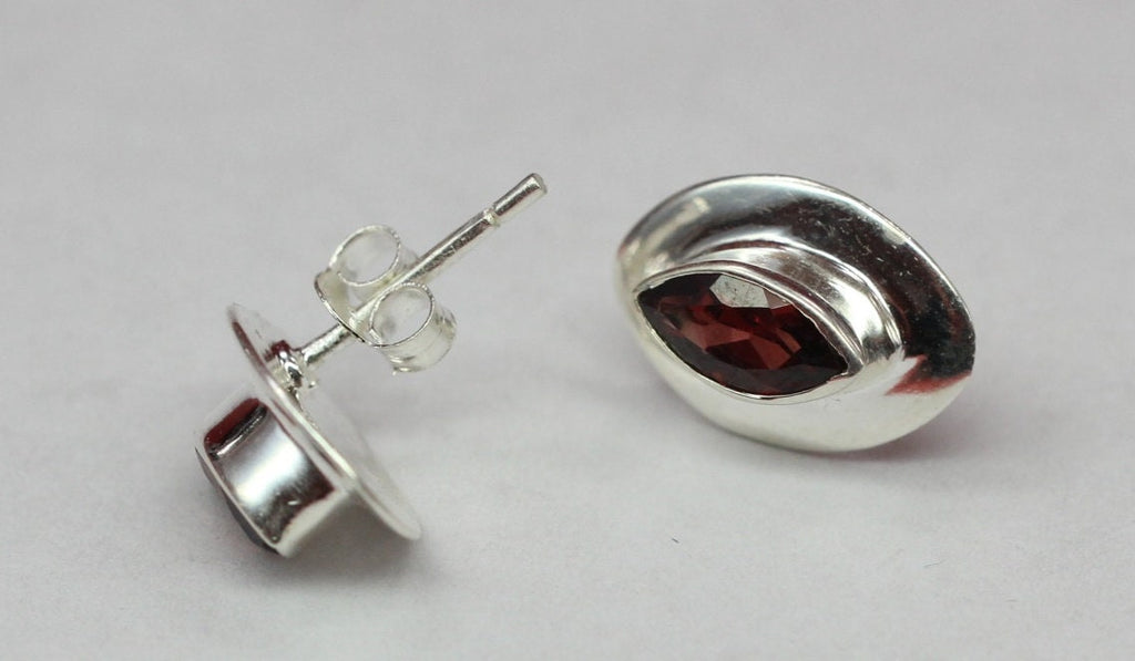Edler 1,6 Carat Granat Ohrstecker 925 Silber blutroter Edelstein Top Edel