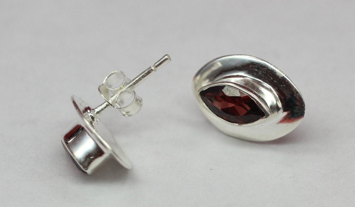 Edler 1,6 Carat Granat Ohrstecker 925 Silber blutroter Edelstein Top Edel