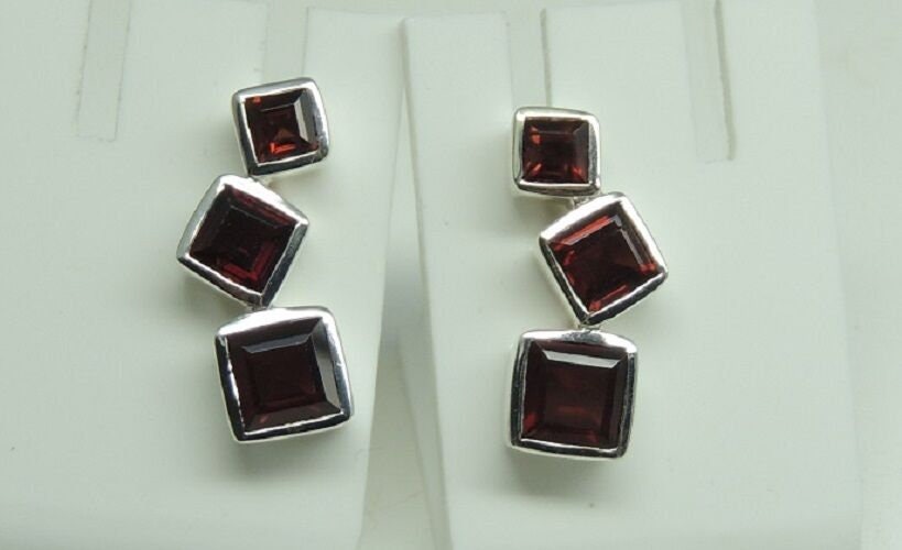 3,3 Carat moderne  Design Granat Ohrstecker, Ohrring, 925 Silber Ohrschmuck Top