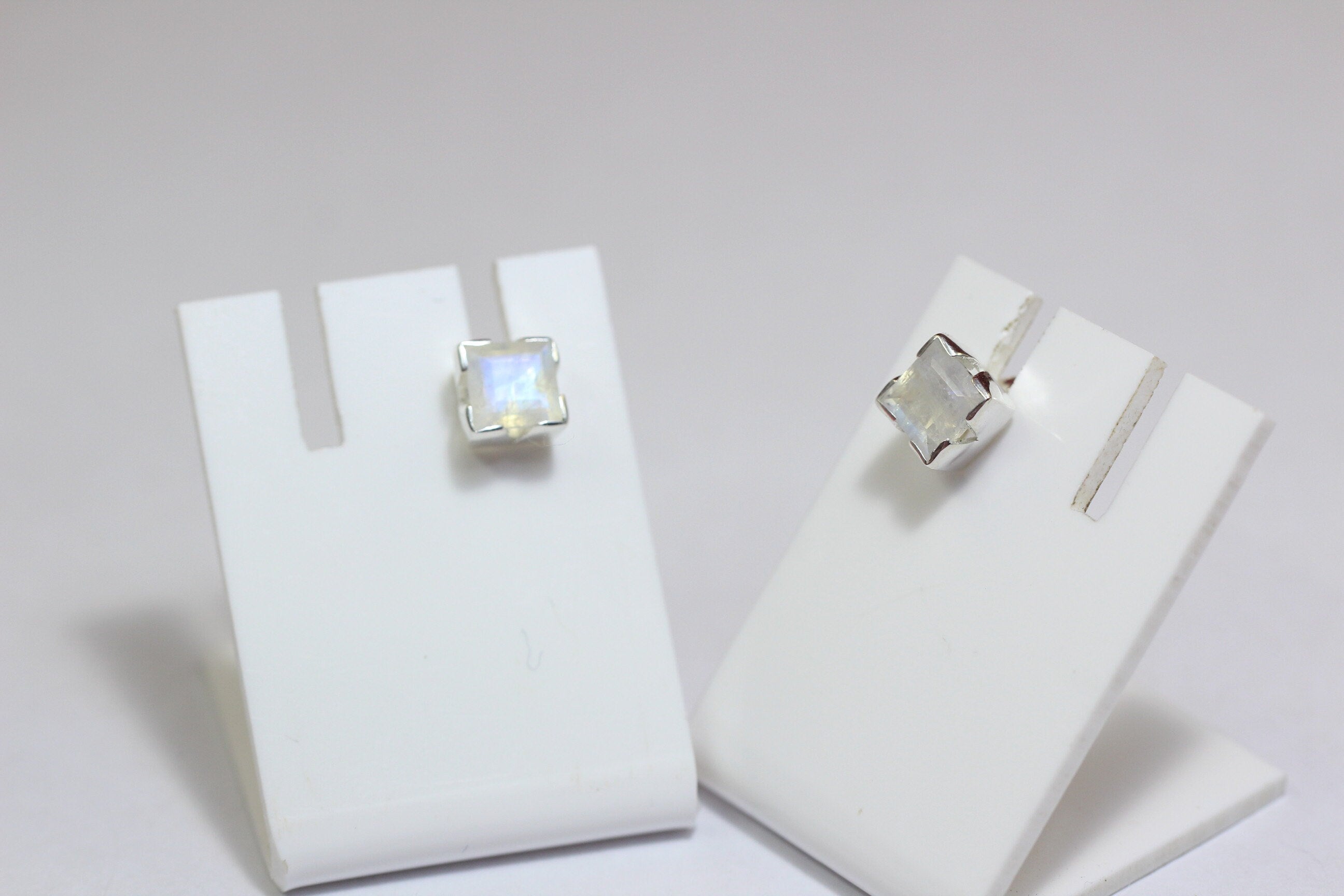 Edler 1,6 Carat Mondlichttopas Ohrstecker 925 Silber Ohrring Ohrschmuck Mondstein