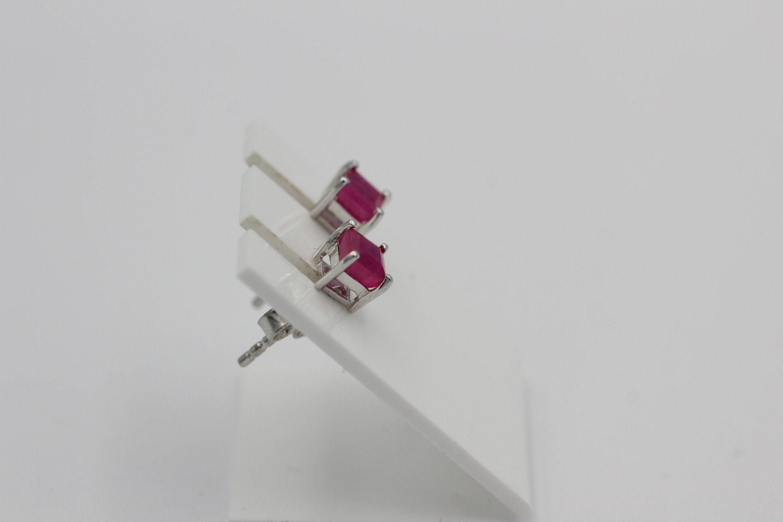 1,01 Carat Rubin Ohrstecker 925 Silber blutroter Rubin Unisex Schmuck Top