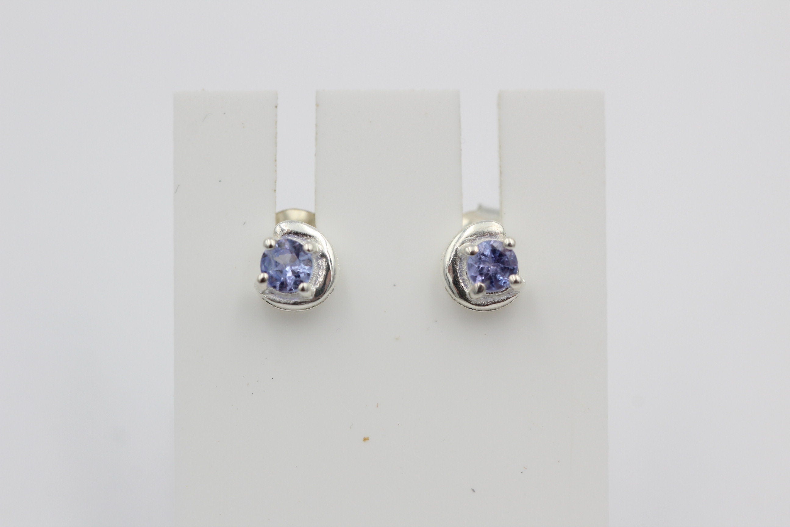 Edle 0,2 Carat fliederfarbene Tansanit Ohrstecker Afrika .5 mm 925 Sterling