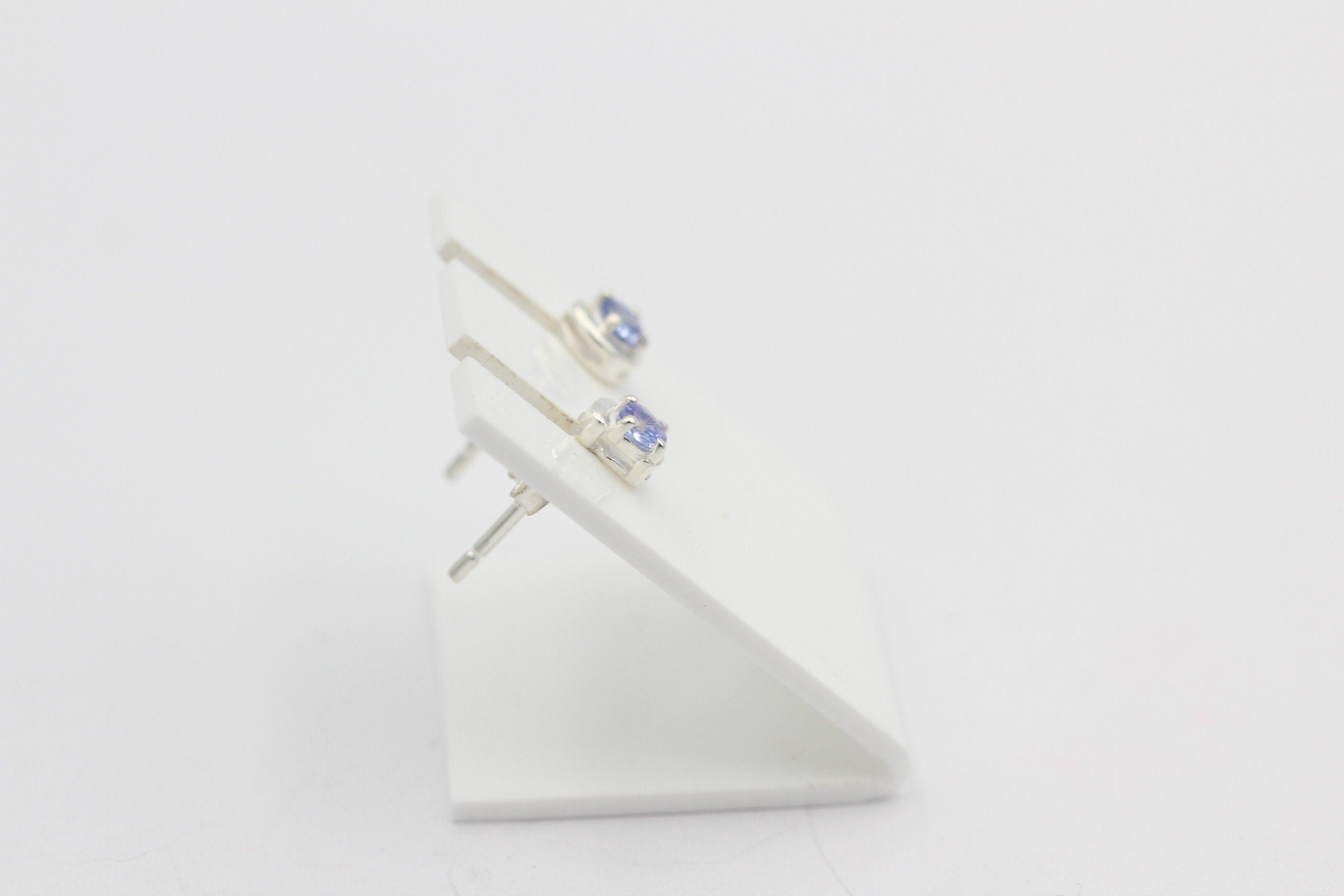 Edle 0,2 Carat fliederfarbene Tansanit Ohrstecker Afrika .5 mm 925 Sterling