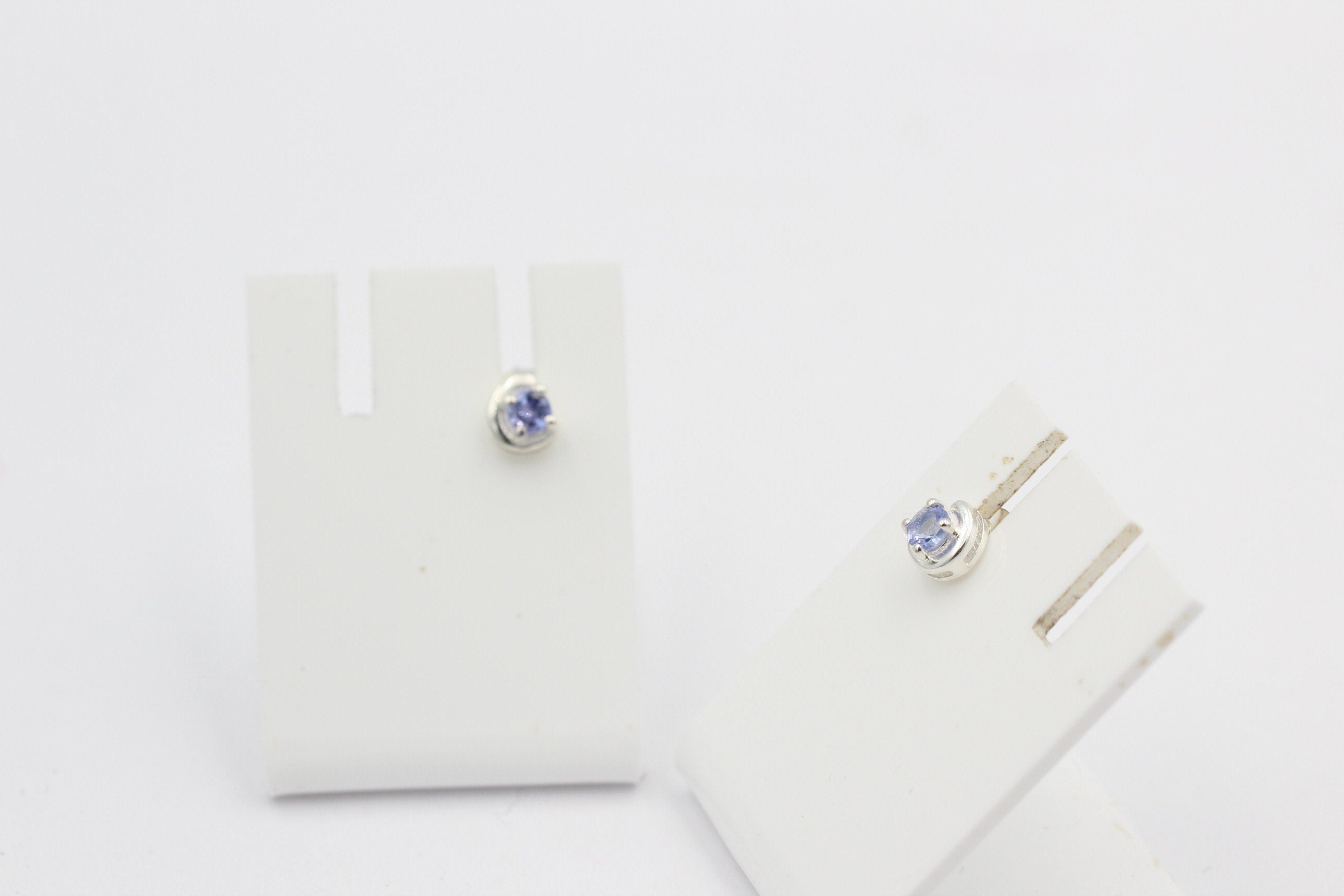 Edle 0,2 Carat fliederfarbene Tansanit Ohrstecker Afrika .5 mm 925 Sterling