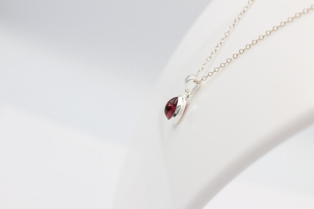 Edler 2,2  Carat rosa Turmalin Cabochon Schliff 925 Silber Collier Kette Unikat