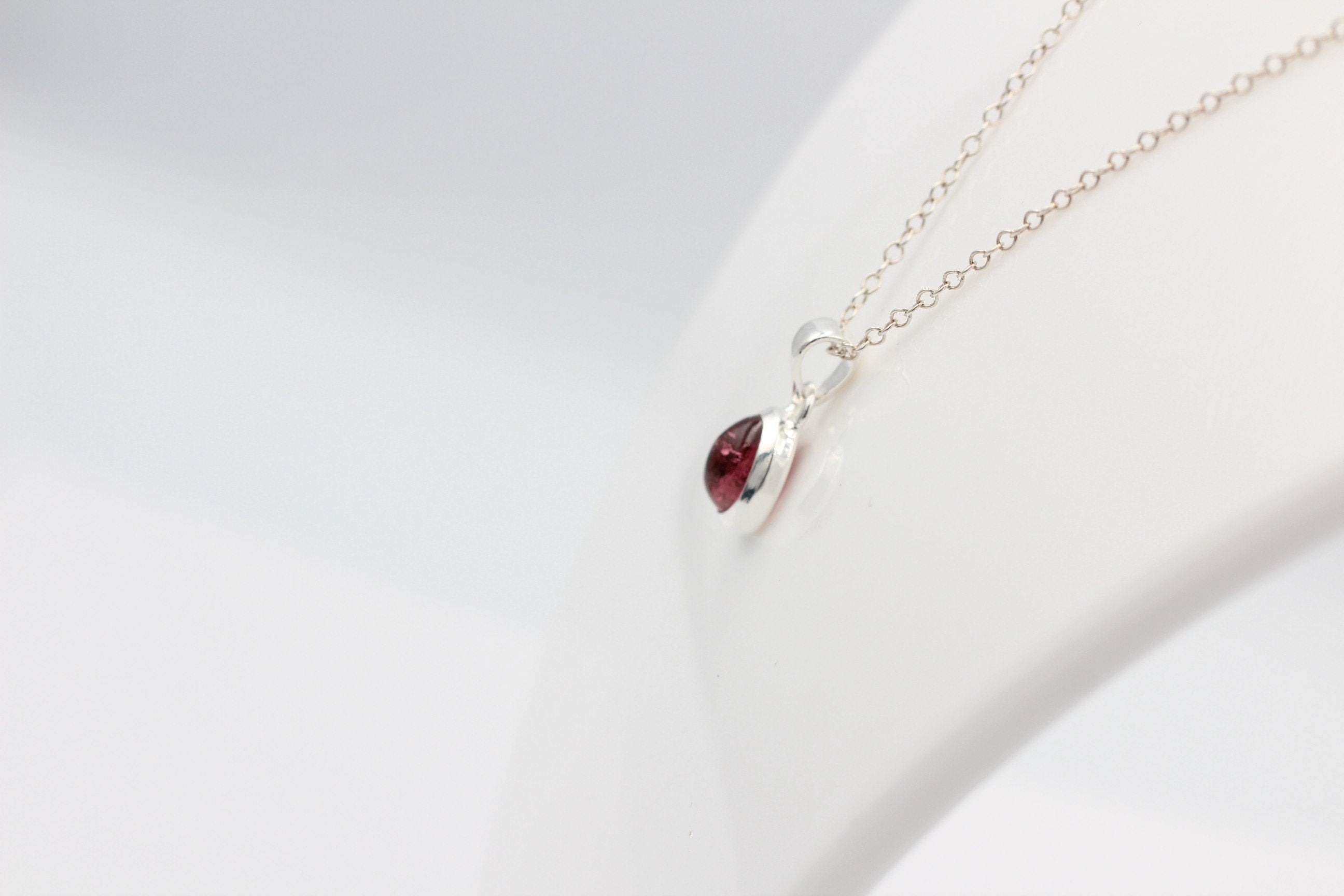 Edler 2,2  Carat rosa Turmalin Cabochon Schliff 925 Silber Collier Kette Unikat