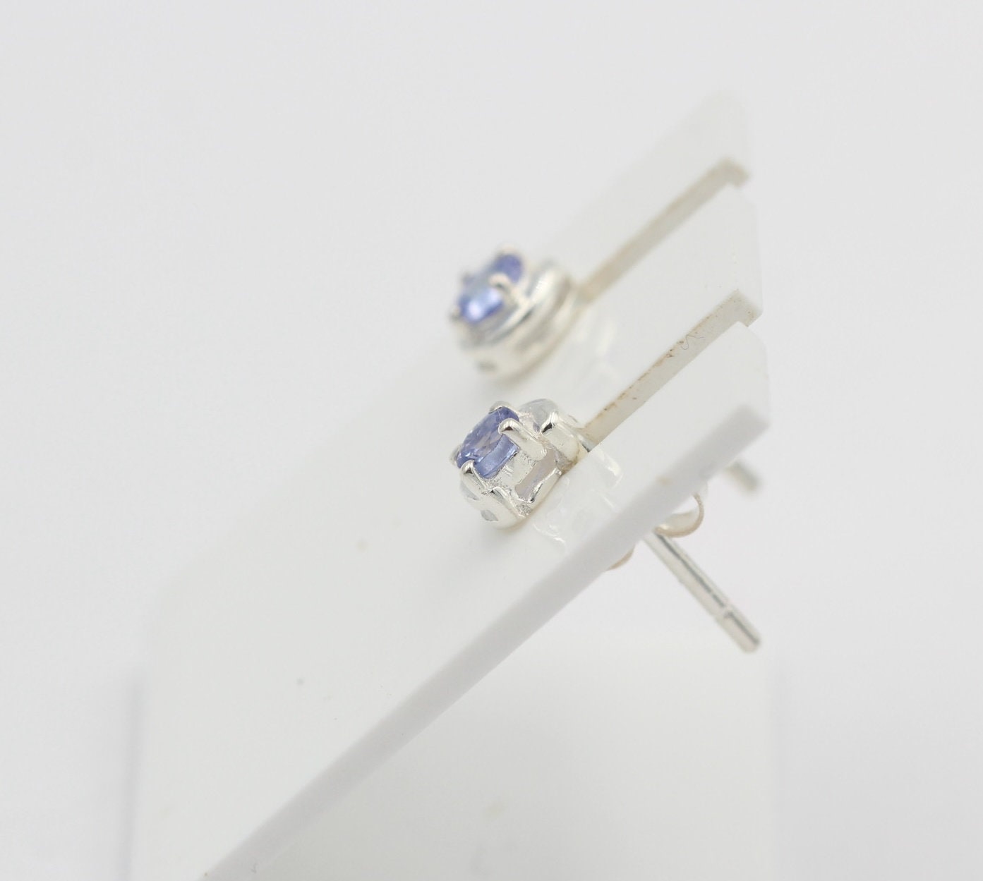 Edle 0,2 Carat fliederfarbene Tansanit Ohrstecker Afrika .5 mm 925 Sterling