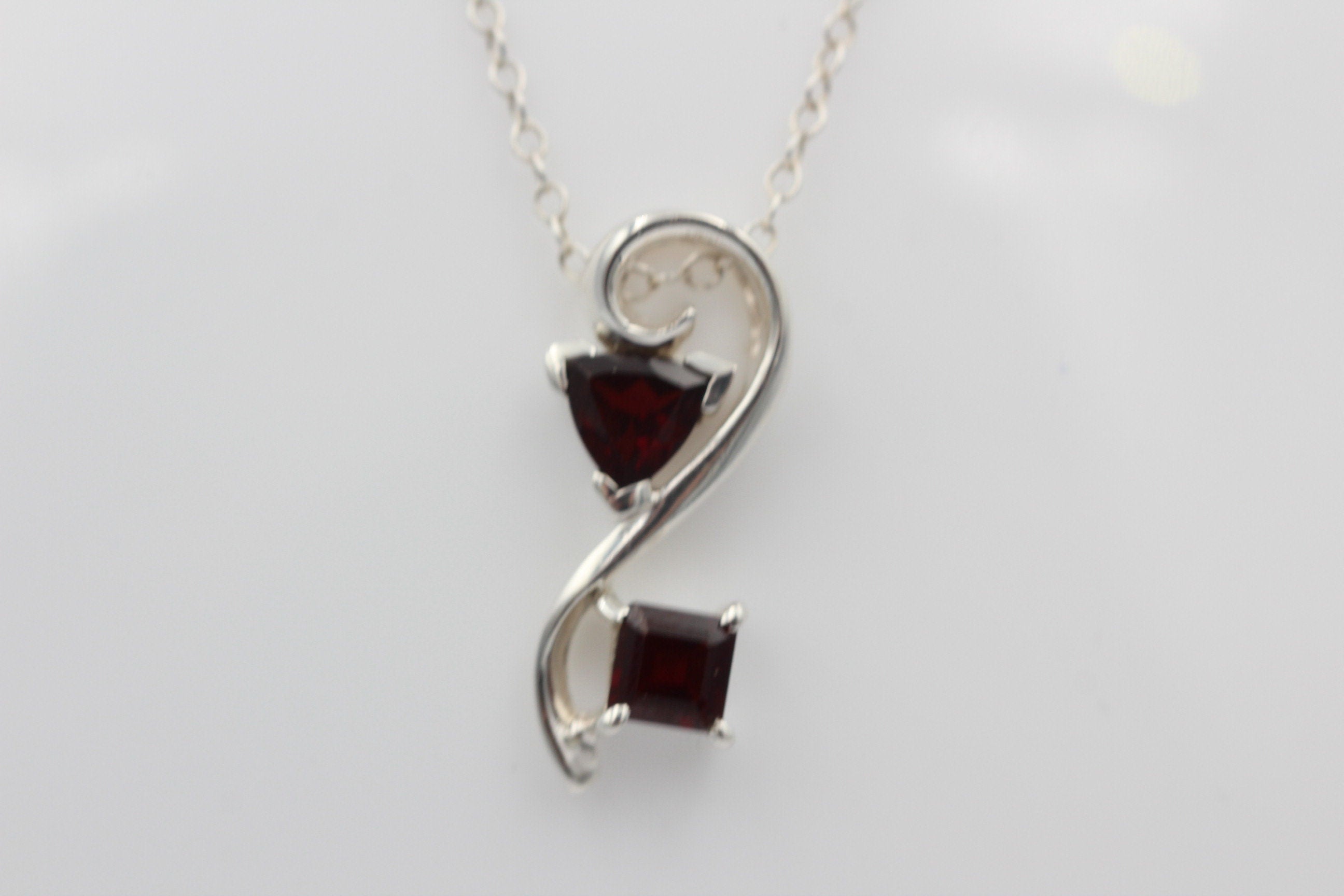 Edler 1,3 Carat Granat Design Anhänger 925 Silber Collier Kette Granatschmuck