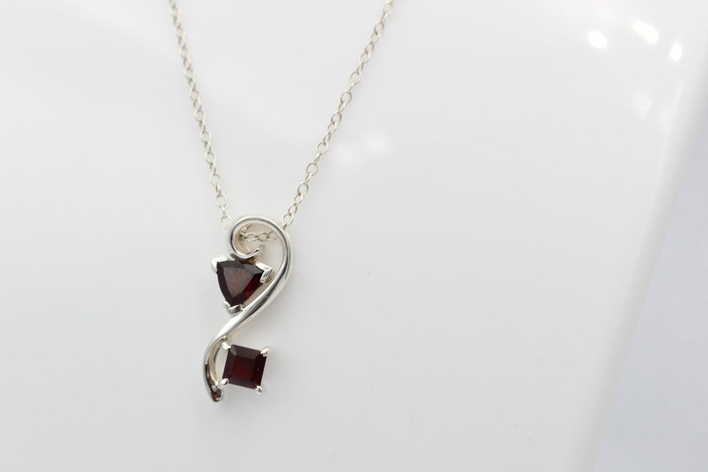 Edler 1,3 Carat Granat Design Anhänger 925 Silber Collier Kette Granatschmuck