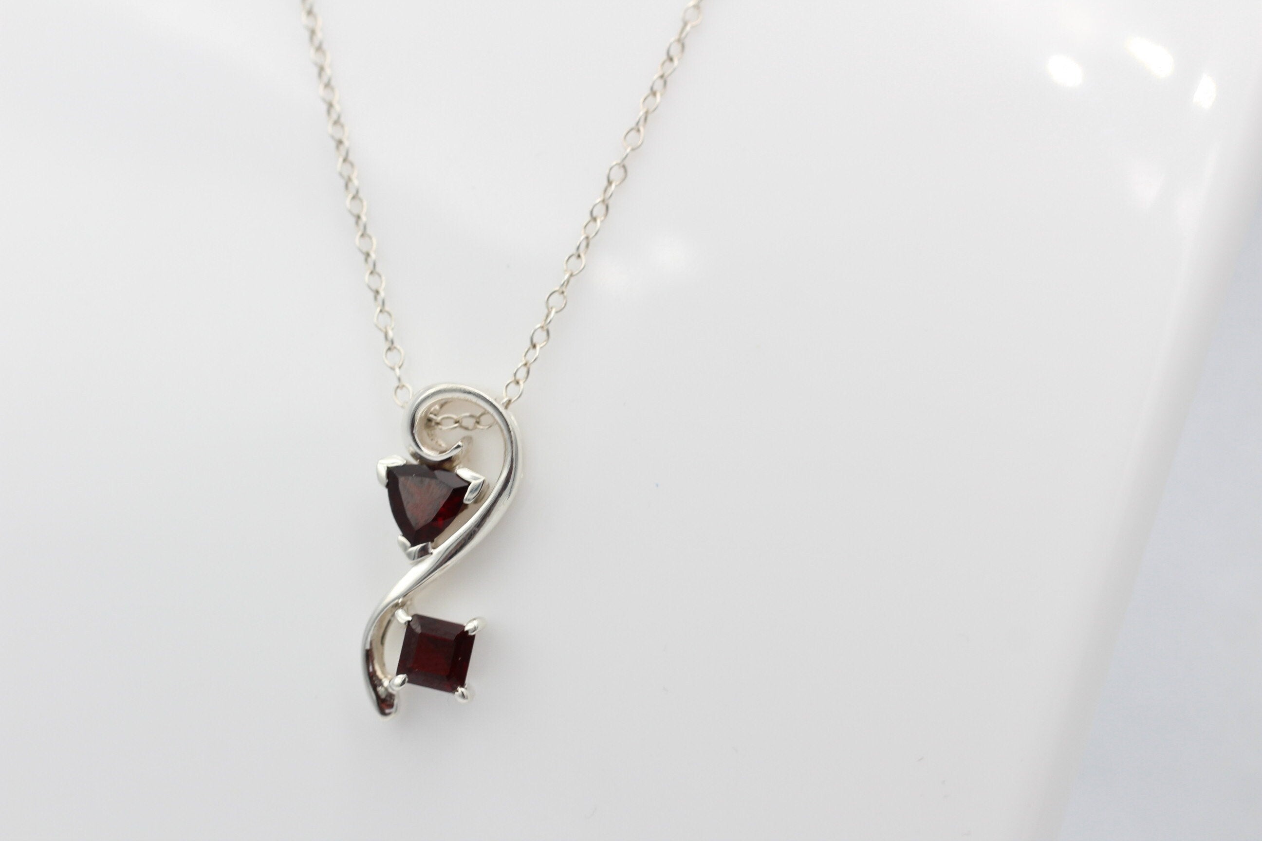Edler 1,3 Carat Granat Design Anhänger 925 Silber Collier Kette Granatschmuck