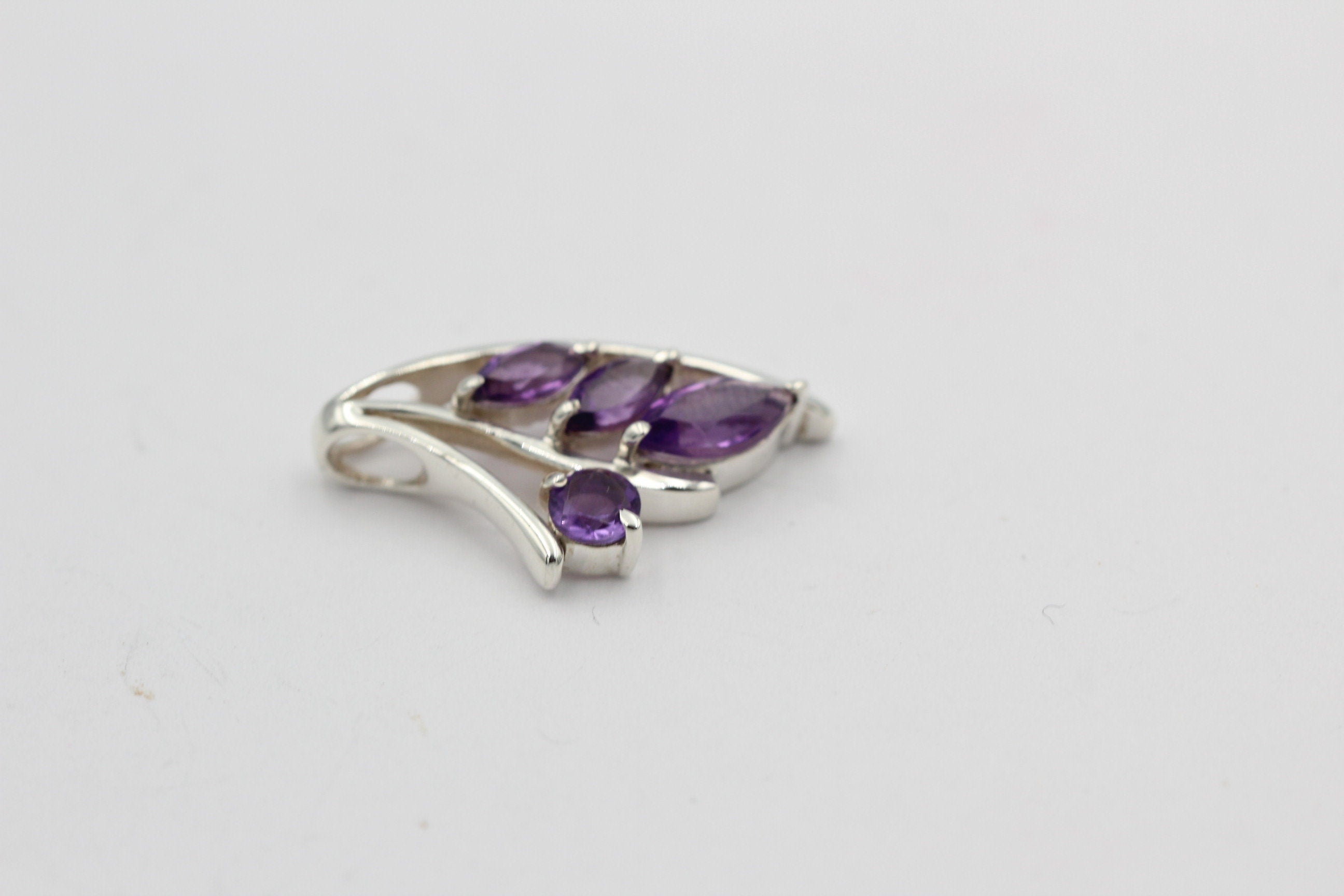 0,9 Carat Amethyst Anhänger 925 Silber  violetter Edelstein