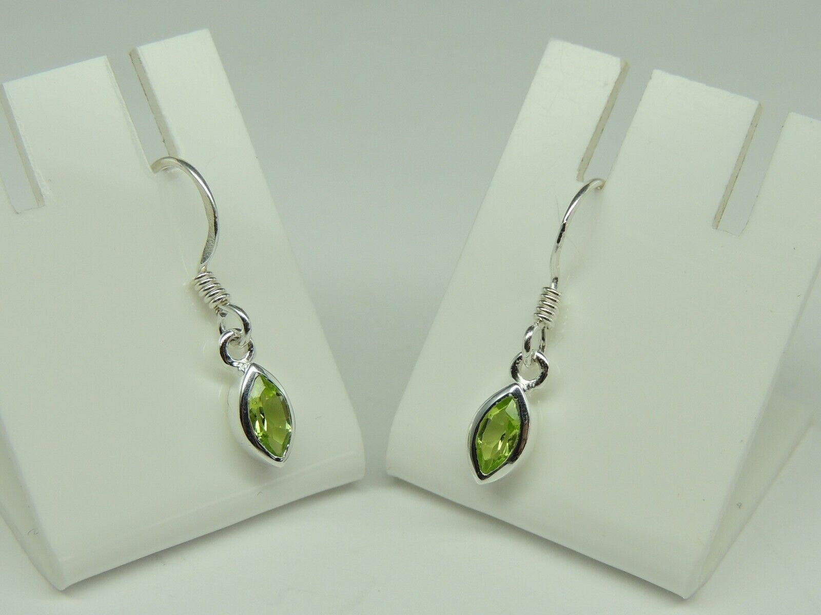 Edle 0,4 Carat maigraner Peridot Ohrhanger 925 Silber Ohrschmuck