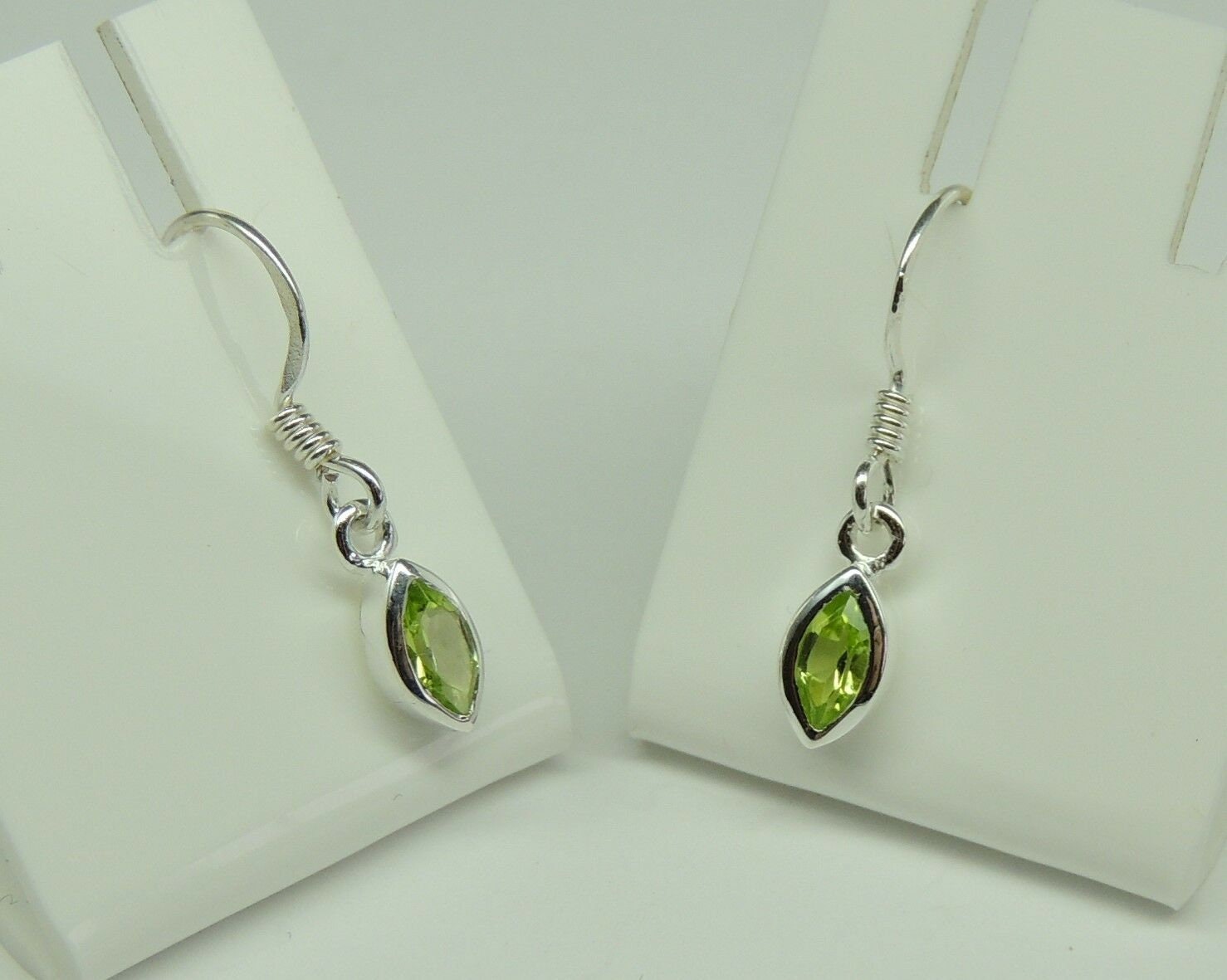 Edle 0,4 Carat maigraner Peridot Ohrhanger 925 Silber Ohrschmuck