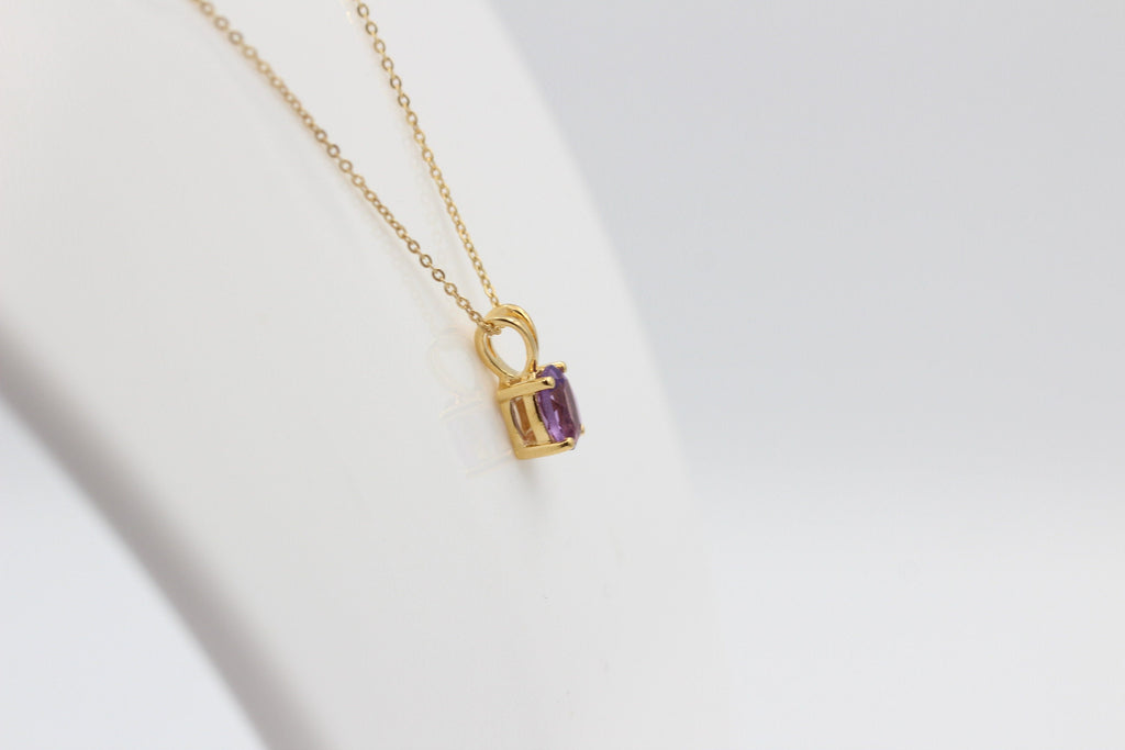 0,78 Carat leuchtender Amethyst Anhänger 925 Silber Collier Kette vergoldet