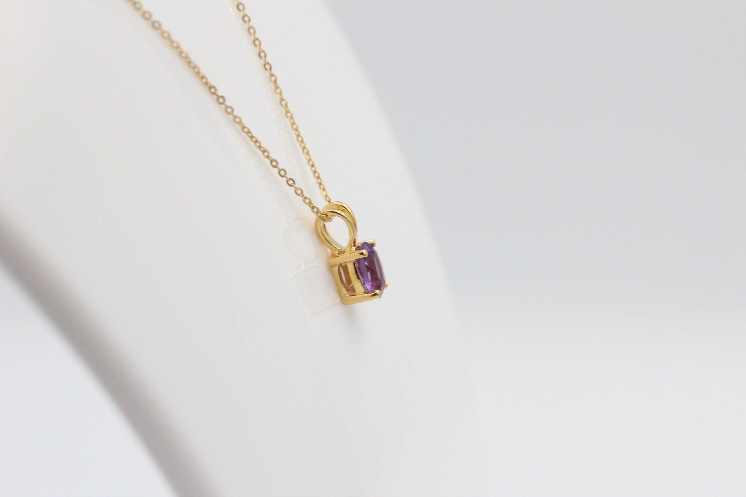0,78 Carat leuchtender Amethyst Anhänger 925 Silber Collier Kette vergoldet