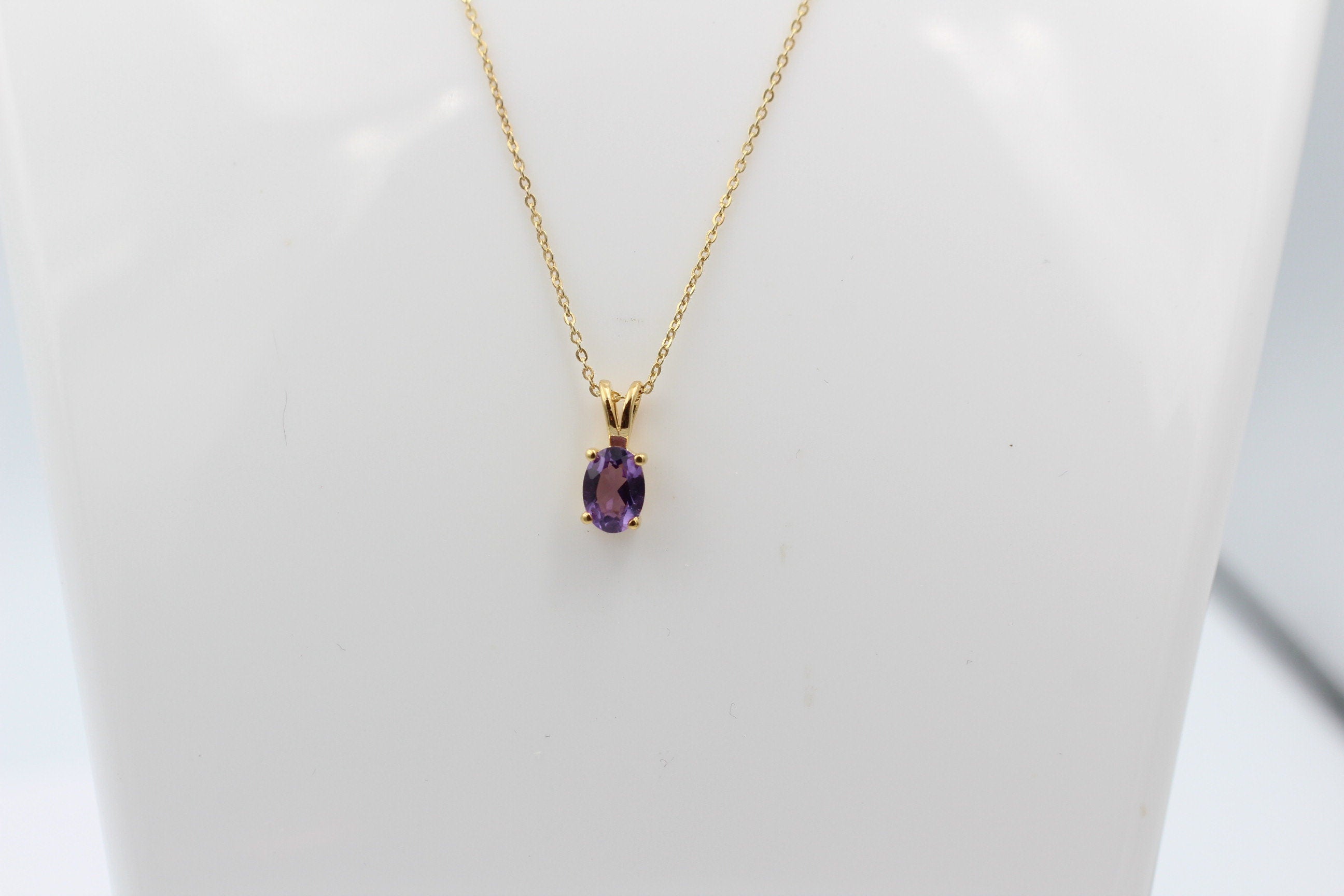 0,78 Carat leuchtender Amethyst Anhänger 925 Silber Collier Kette vergoldet