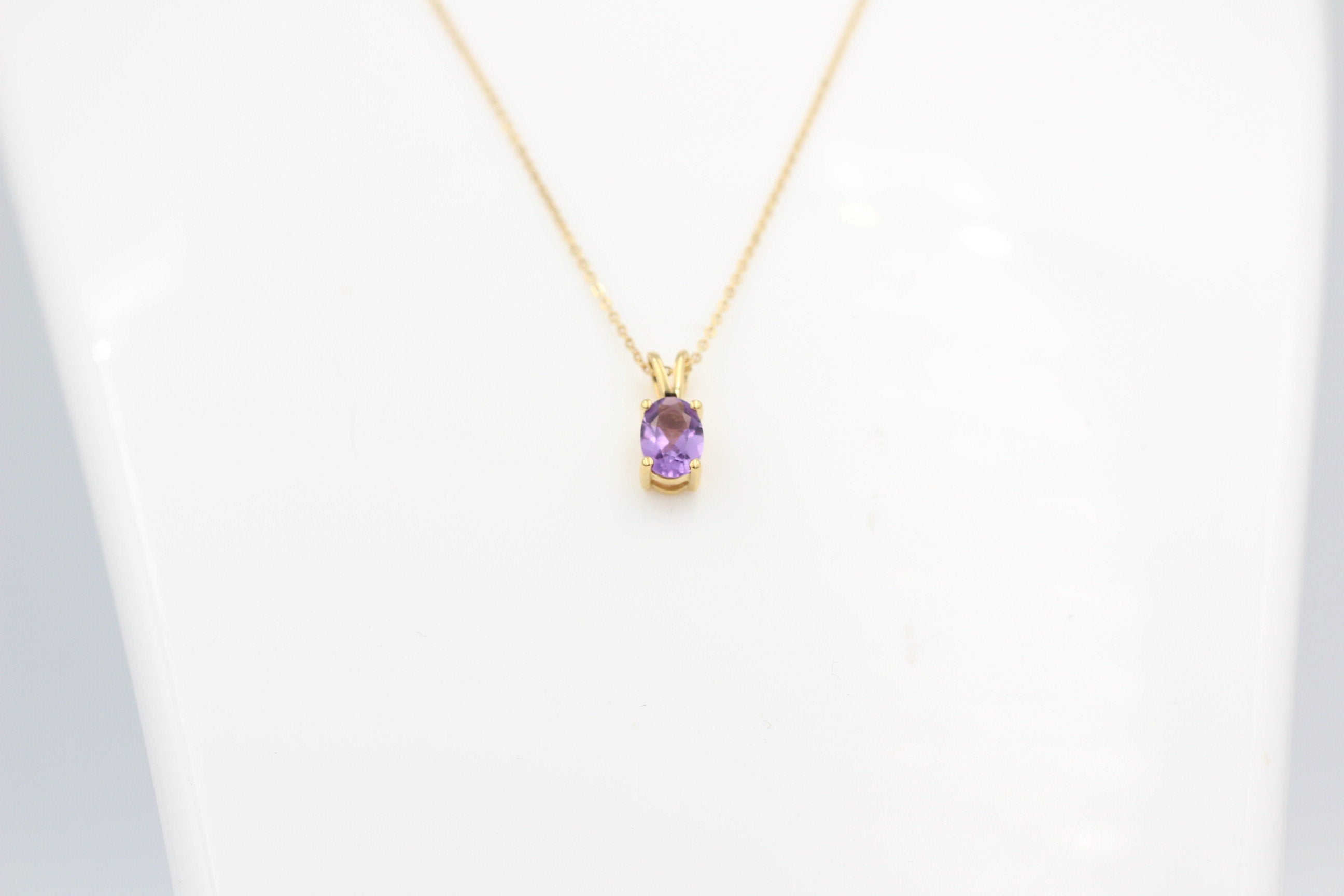 0,78 Carat leuchtender Amethyst Anhänger 925 Silber Collier Kette vergoldet