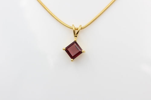 1,04 Carat blutroter Granatt Anhänger 925 Silber Collier Kette vergoldet Top