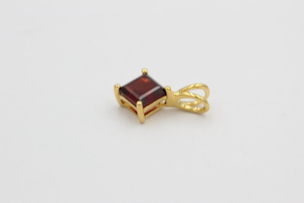1,04 Carat blutroter Granatt Anhänger 925 Silber Collier Kette vergoldet Top