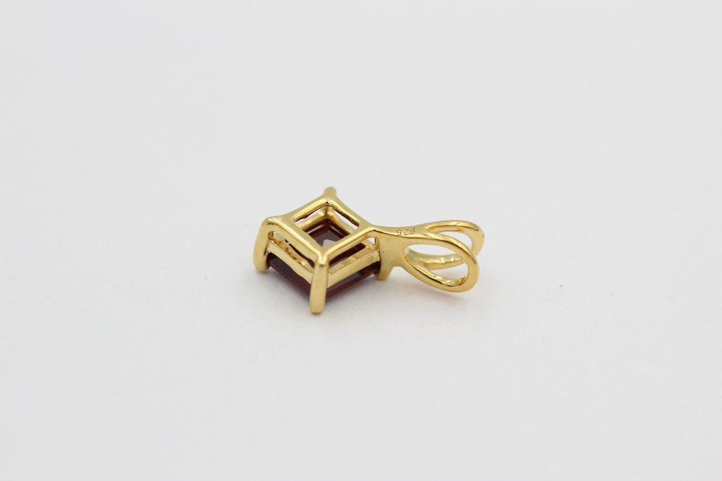 1,04 Carat blutroter Granatt Anhänger 925 Silber Collier Kette vergoldet Top