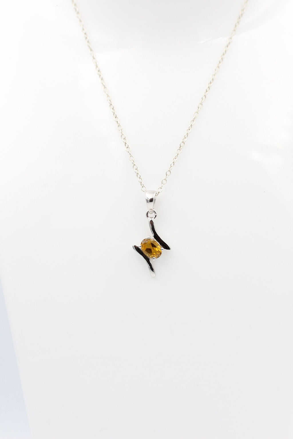 0,72 Carat Nano Zultanit Anhänger 925 Sibler  künstlicher Zultanit