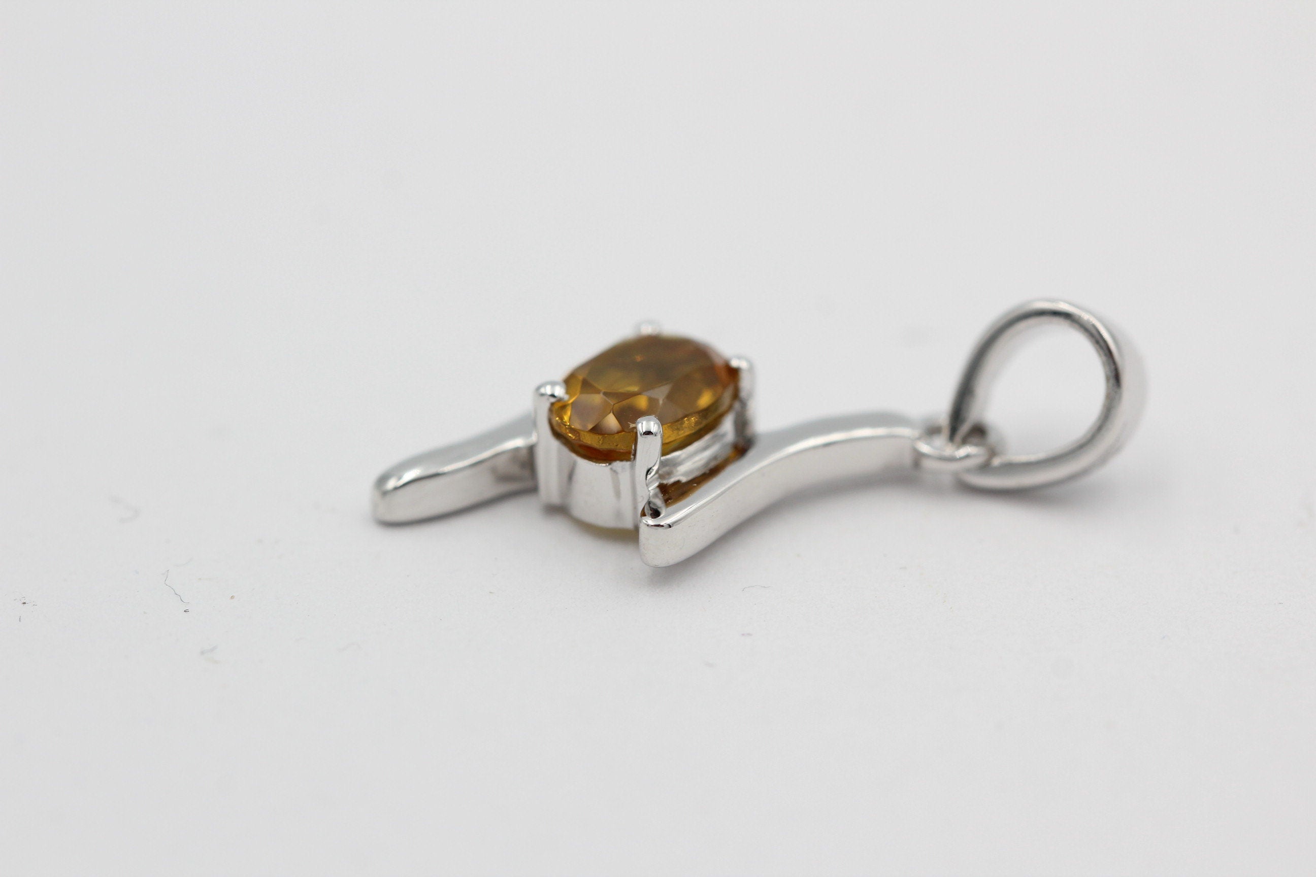 0,72 Carat Nano Zultanit Anhänger 925 Sibler  künstlicher Zultanit