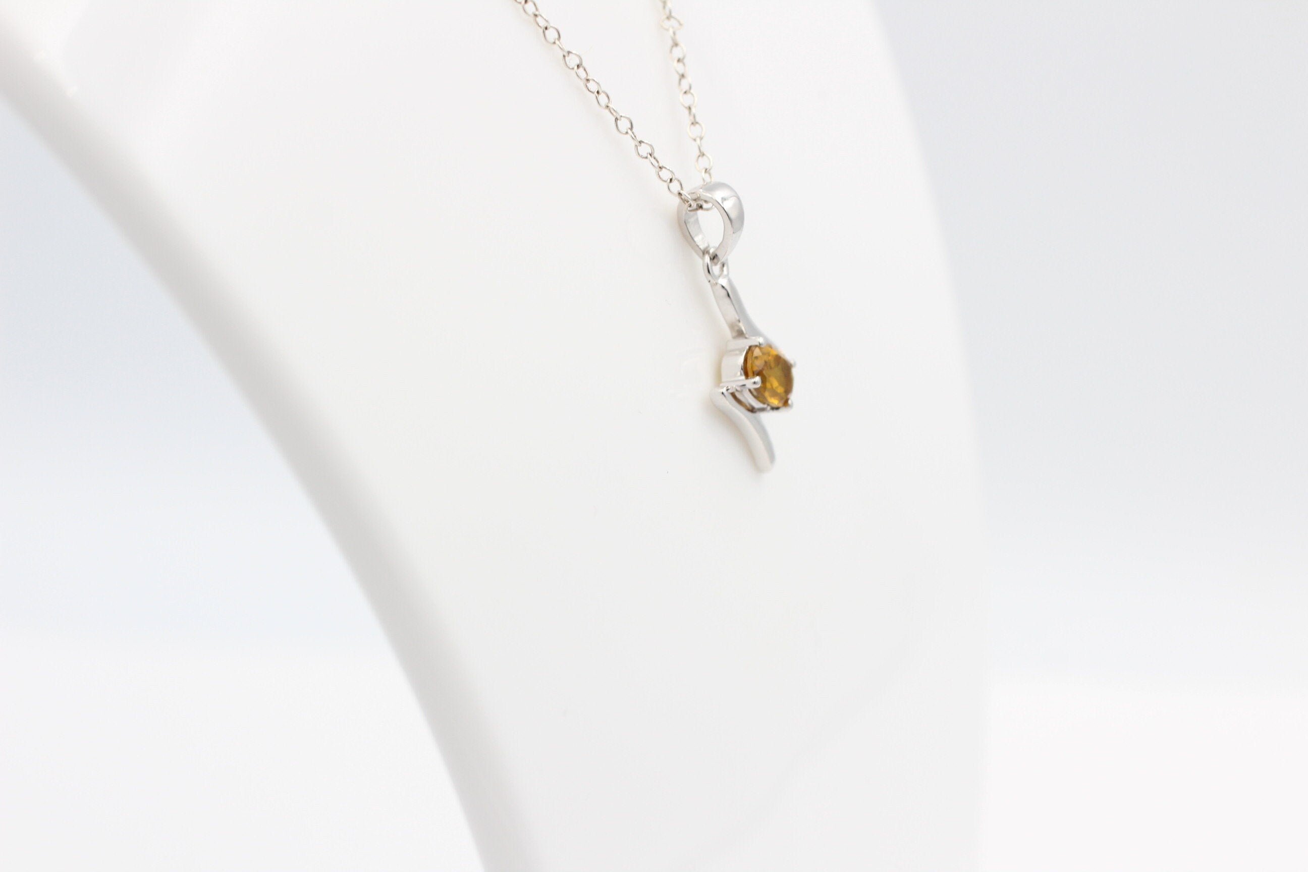 0,72 Carat Nano Zultanit Anhänger 925 Sibler  künstlicher Zultanit