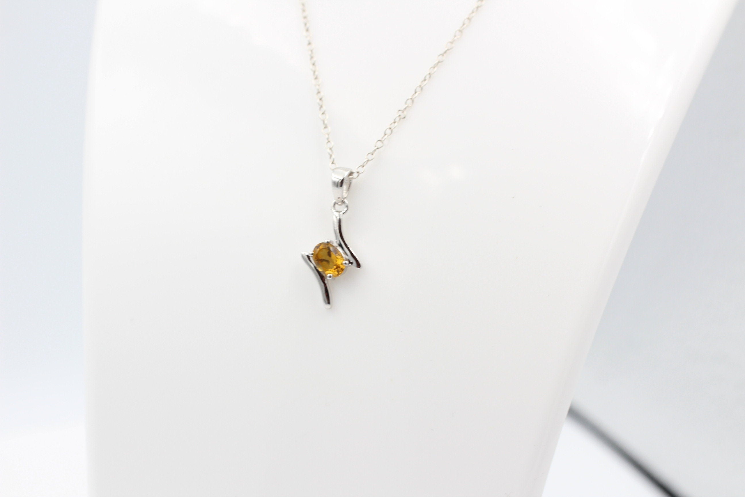 0,72 Carat Nano Zultanit Anhänger 925 Sibler  künstlicher Zultanit