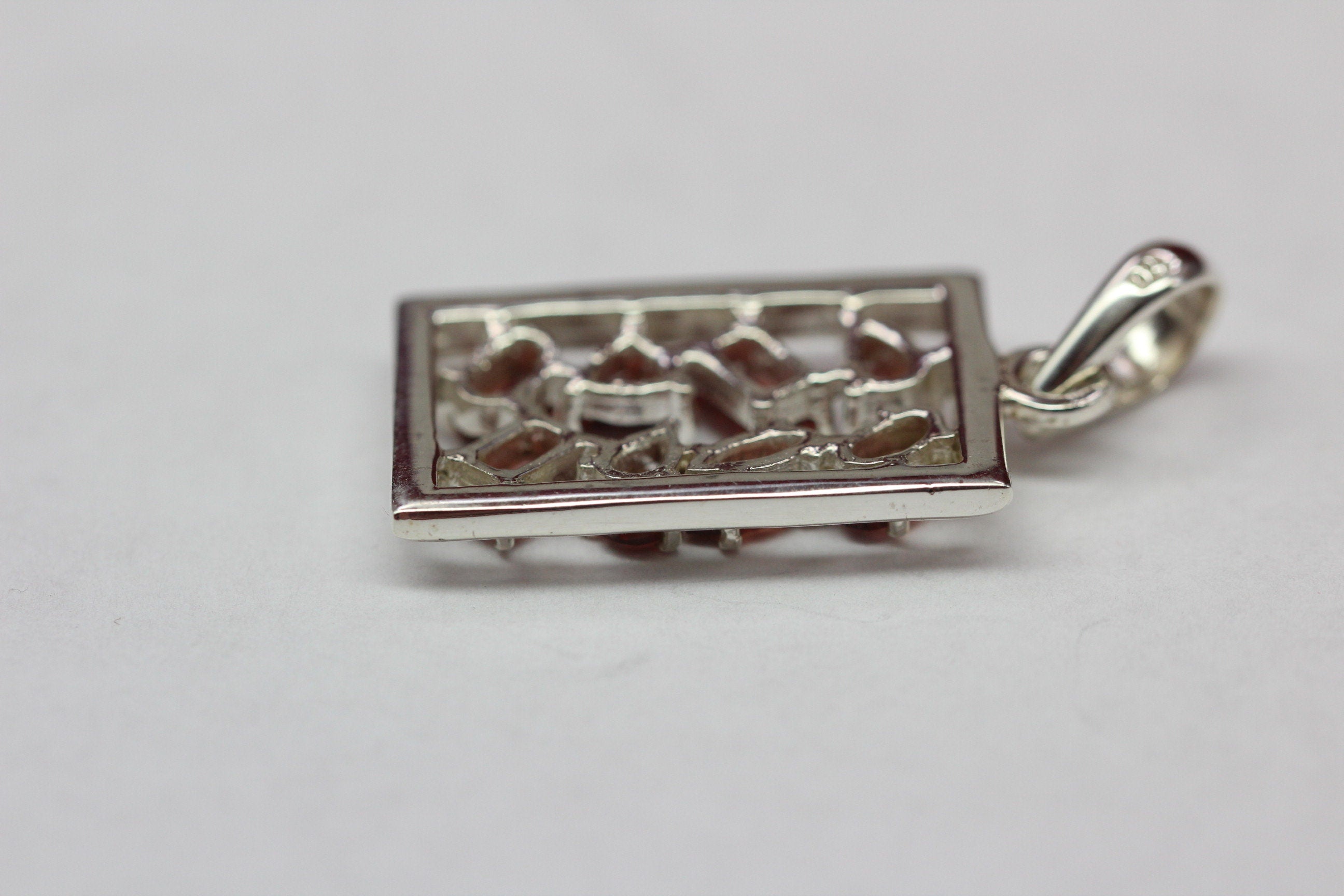 Edler 1,42 Carat Granat Anhanger Design Pur 925  Silbe blutroter Granat
