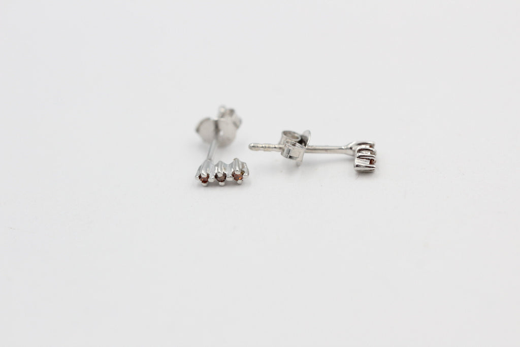 Edle 0,05 Carat rote Diamant Ohrstecker 925 Silber Diamantohrstecker I2 - I3