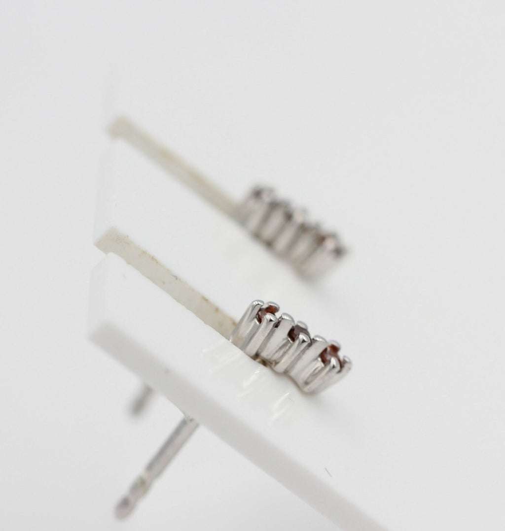 Edle 0,05 Carat rote Diamant Ohrstecker 925 Silber Diamantohrstecker I2 - I3