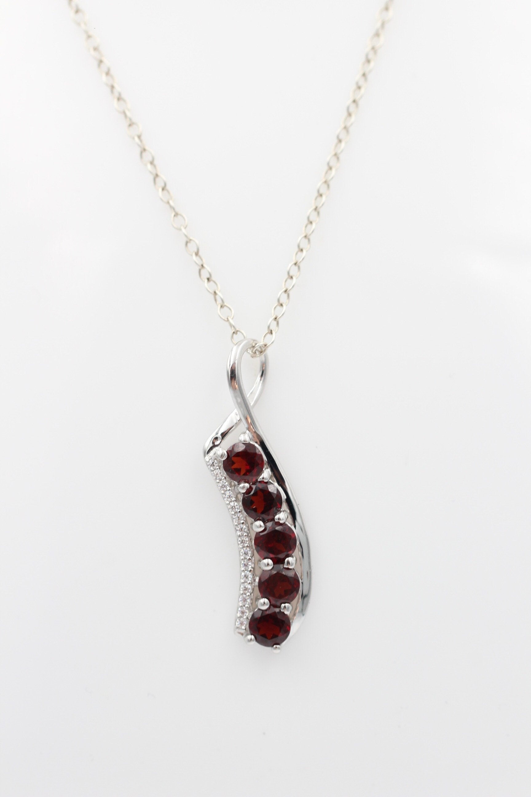 1,55 Carat Granat Anhänger 925 Silber mit Zirkonia  Granatanhänger blutroter Edelstein
