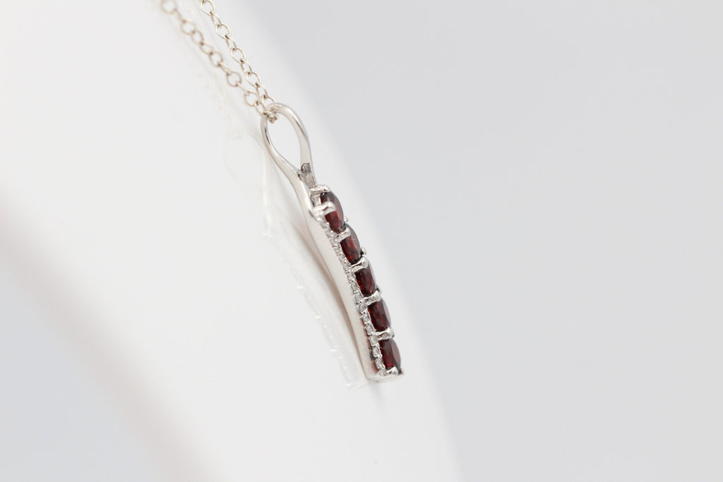 1,55 Carat Granat Anhänger 925 Silber mit Zirkonia  Granatanhänger blutroter Edelstein