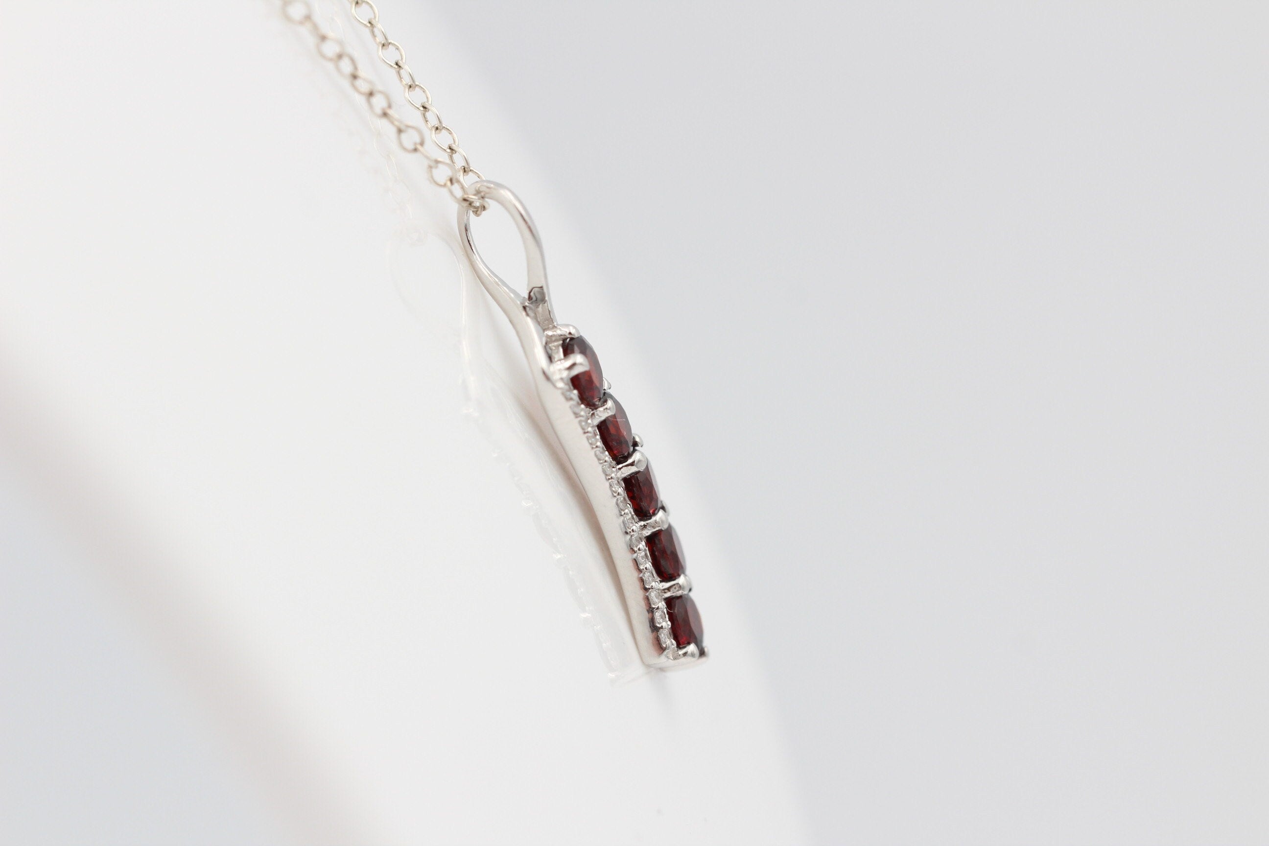 1,55 Carat Granat Anhänger 925 Silber mit Zirkonia  Granatanhänger blutroter Edelstein