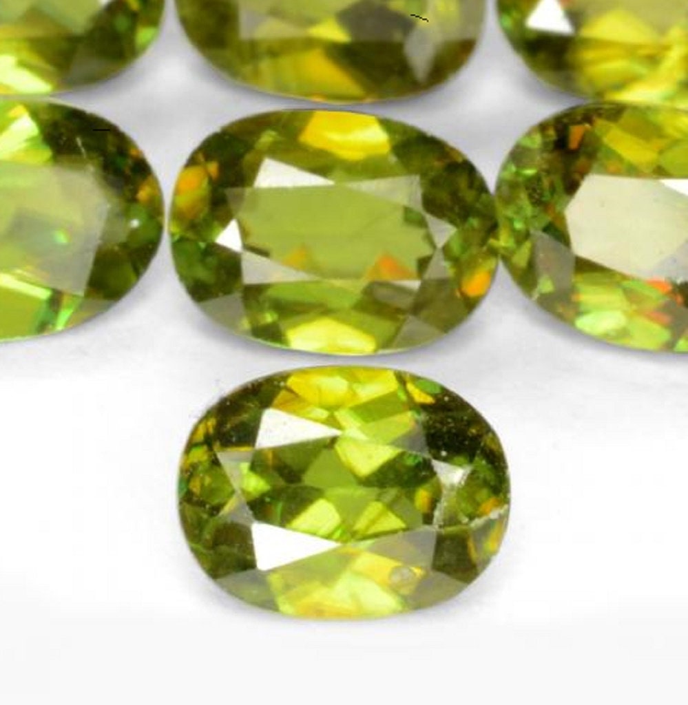 0,29 Carat sehr seltener grüner Sphen VS Qualitat aus Sri Lanka Ovalschliff
