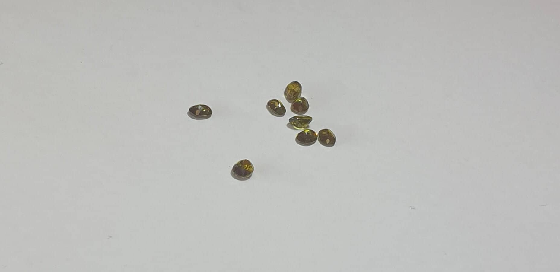 0,29 Carat sehr seltener grüner Sphen VS Qualitat aus Sri Lanka Ovalschliff