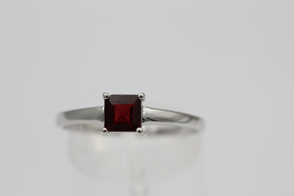 Edler 1,15 Carat Granat Ring 925 Silber Fingerring blutrot Grosse  58 / 8 /18,5