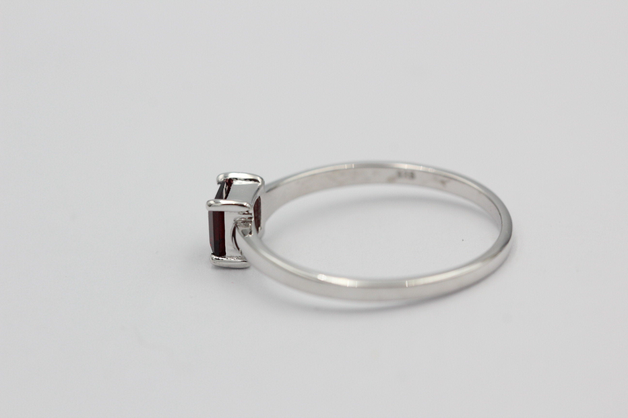 Edler 1,15 Carat Granat Ring 925 Silber Fingerring blutrot Grosse  58 / 8 /18,5