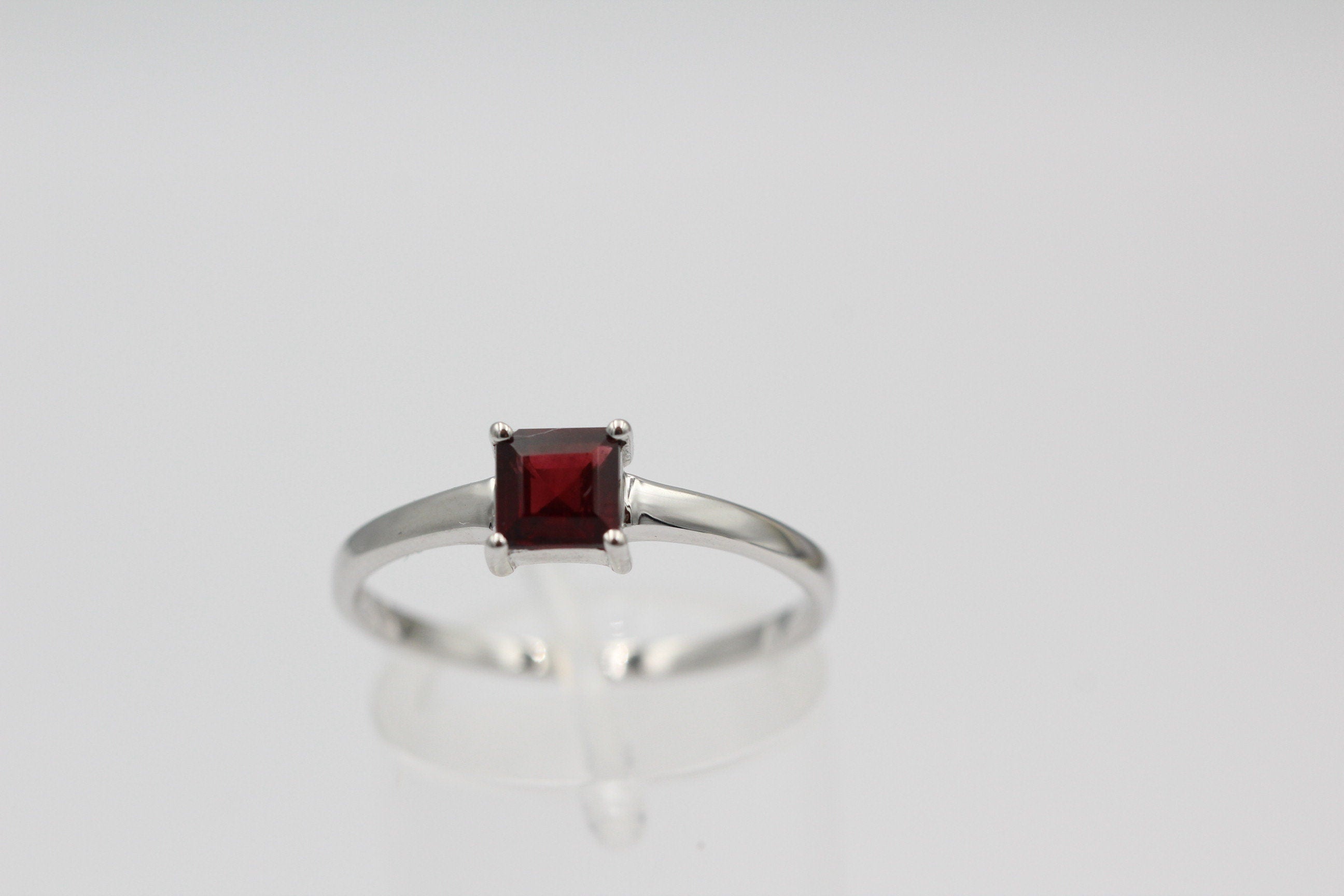 Edler 1,15 Carat Granat Ring 925 Silber Fingerring blutrot Grosse  58 / 8 /18,5