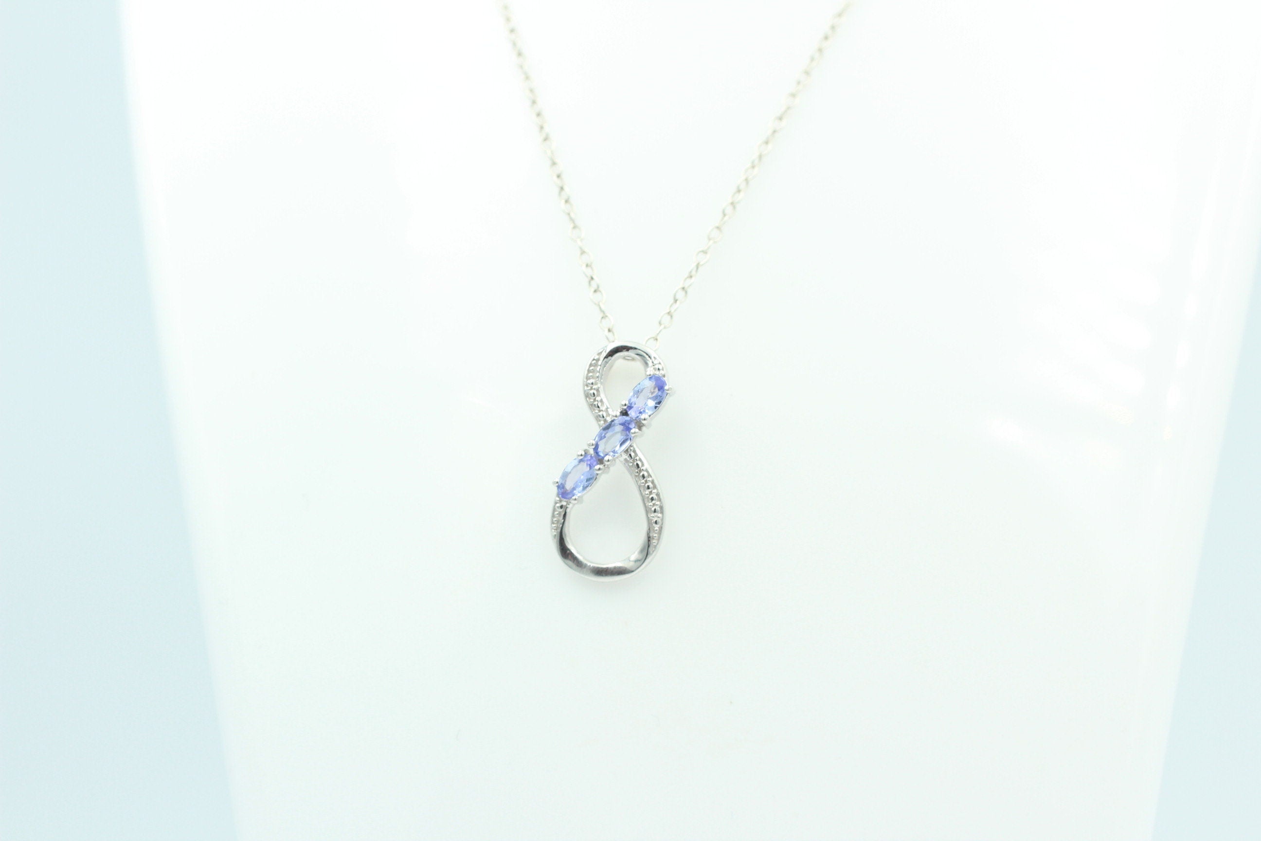 0,72 Carat Tansanit Anhänger Unendlichkeit 925 Silber  Infinity Tansanit aus Afrika