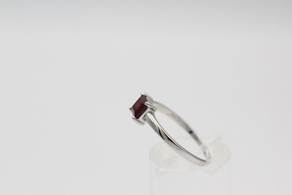 Edler 1,15 Carat Granat Ring 925 Silber Fingerring blutrot Grosse  58 / 8 /18,5