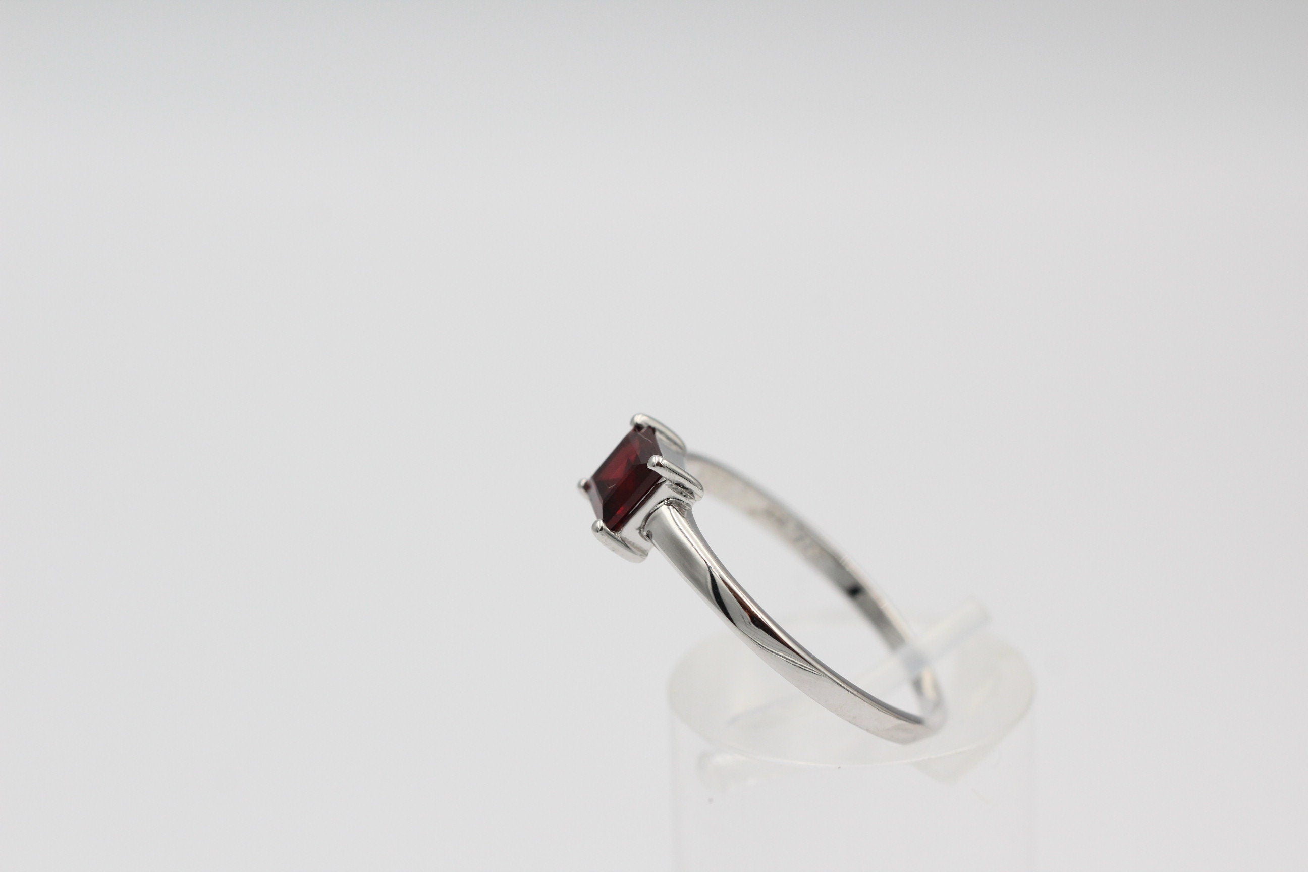 Edler 1,15 Carat Granat Ring 925 Silber Fingerring blutrot Grosse  58 / 8 /18,5