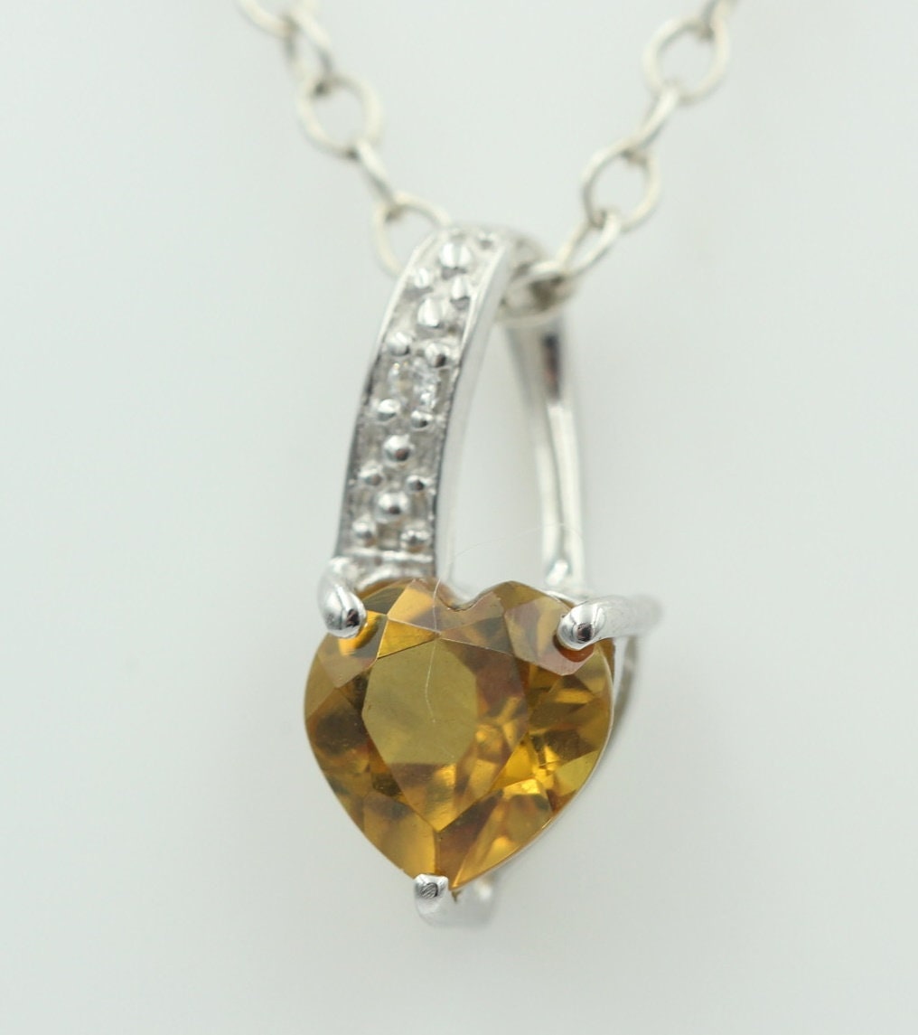 0,56 Carat nano Zultanit Herz Anhänger 925 Silber Collier Kette Zultanit Top