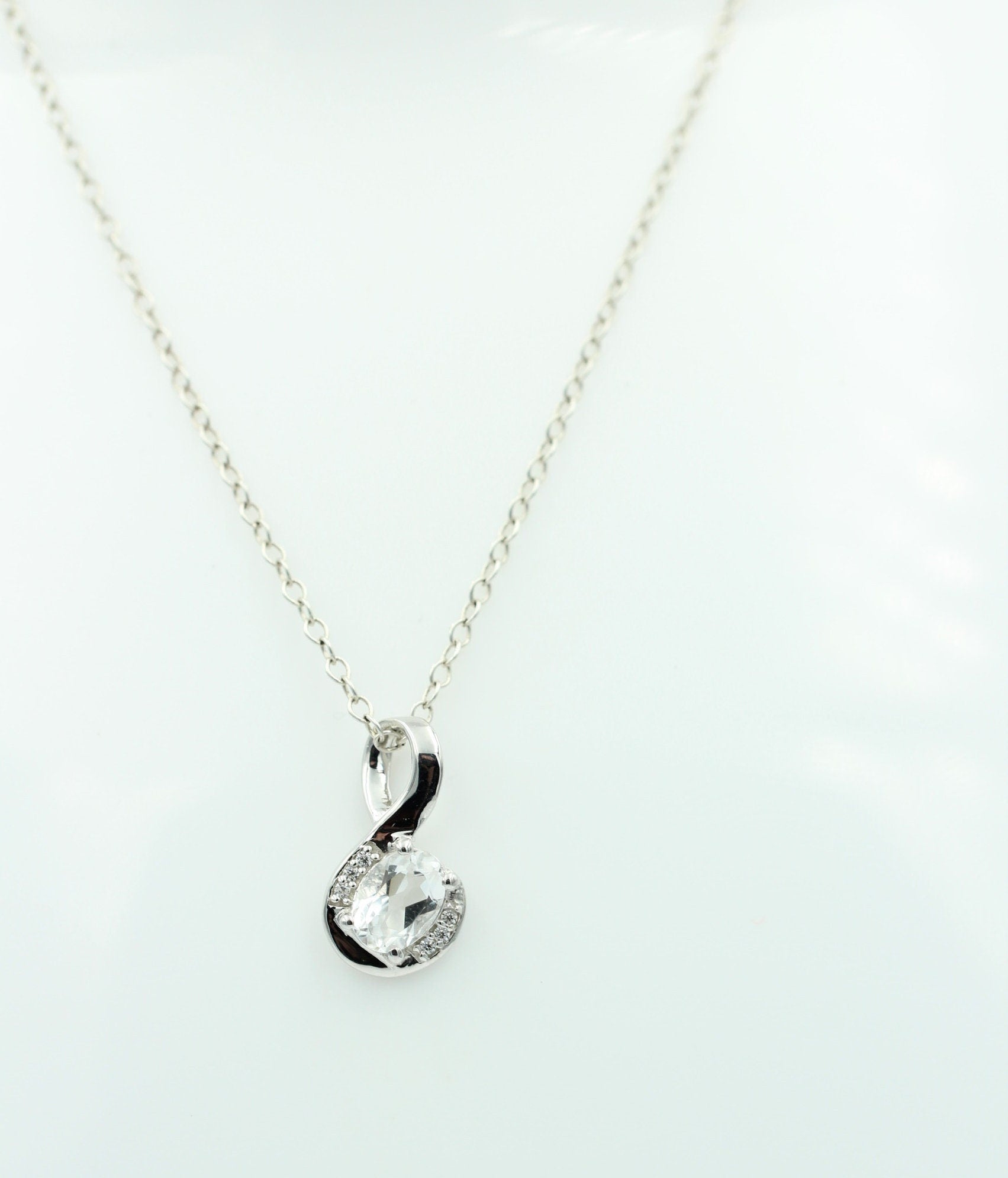 1,12 Carat Bergkristall Anhänger 925 Silber  mit Zirkonia Kristallanhänger