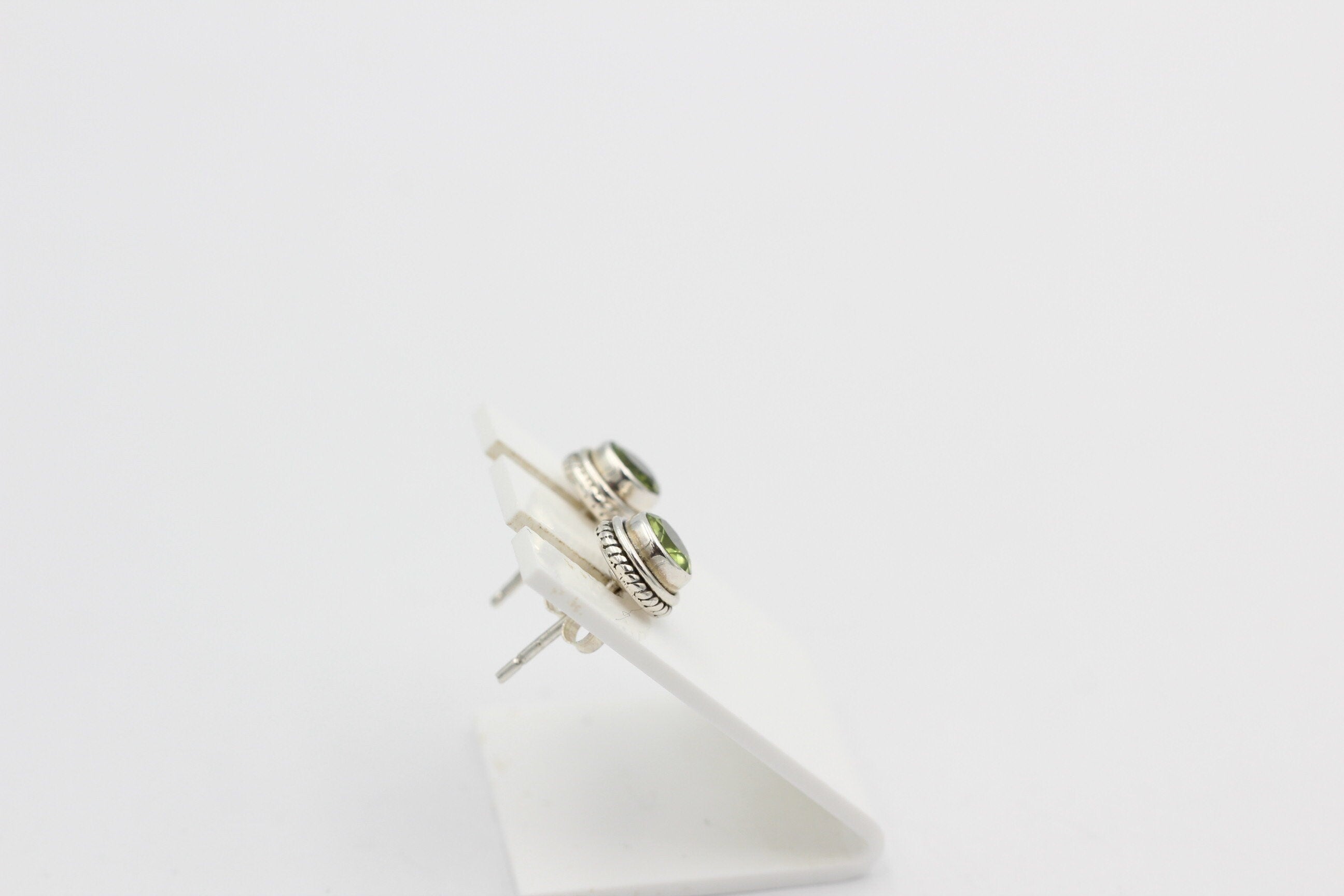 Edler 1,5  Carat Peridot Ohrstecker 925 Silber Olivin Ohrschmuck Edelstein